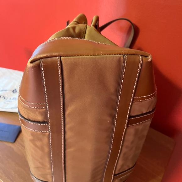 Authentic Prada handbag - Picture 3 of 9